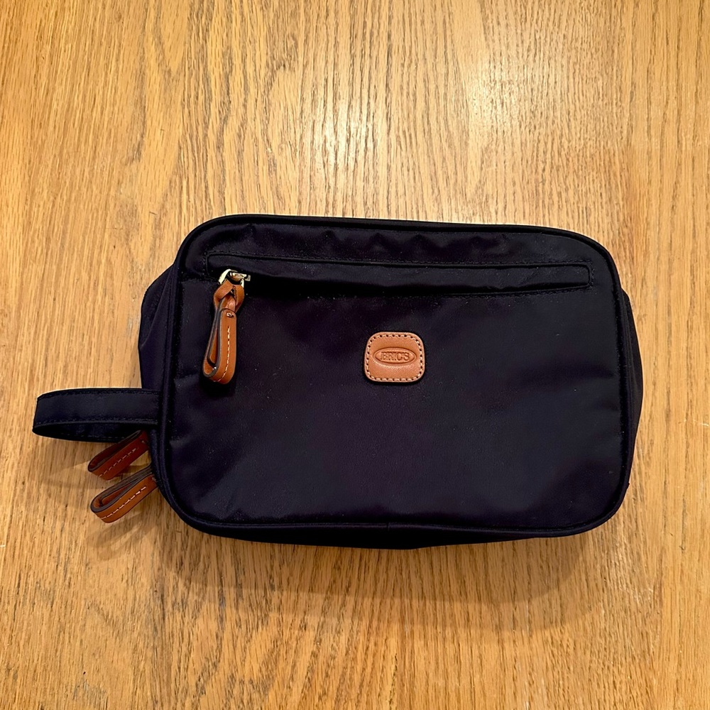 Bric’s travel cosmetic case